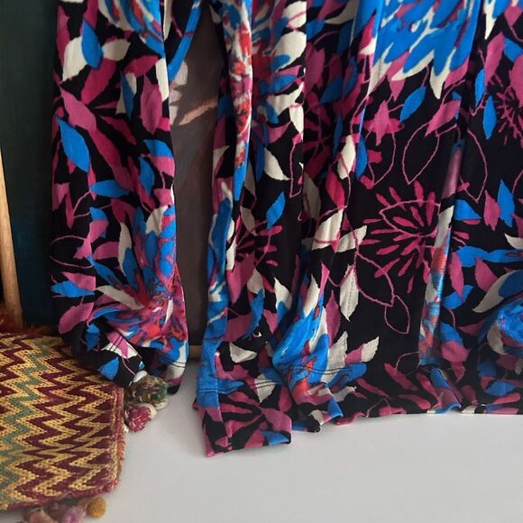 Chico's Bold Blue and Pink Floral Button Down Shirt Size 3 - Picture 5 of 16